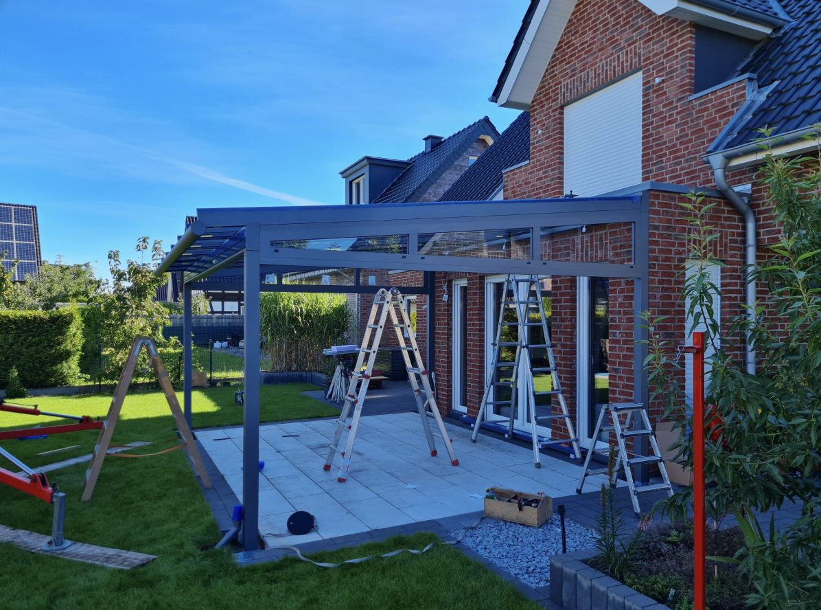 Terrassendach bauen lassen in NRW: Diese Bauvorschriften gelten je nach Standort